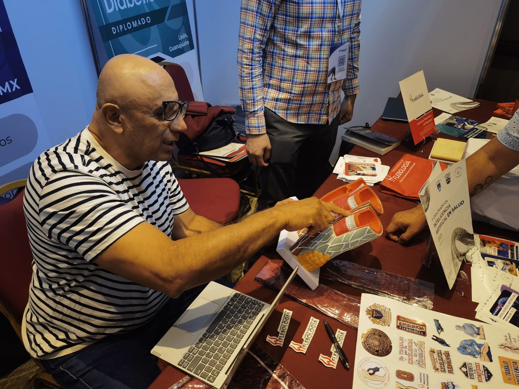 Exhibición anatómica en stand académico